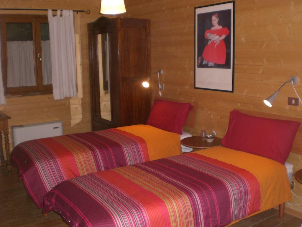 Pera Rionda Bed and Breakfast Caprie Δωμάτιο φωτογραφία